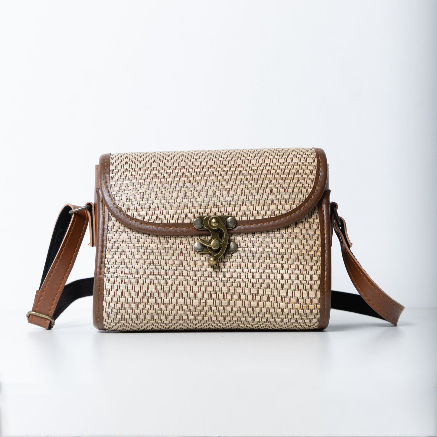 Compact Companion (Sand Tone)