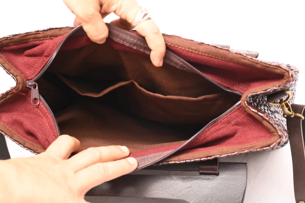 Plain Woven Bag with Wooden Handle