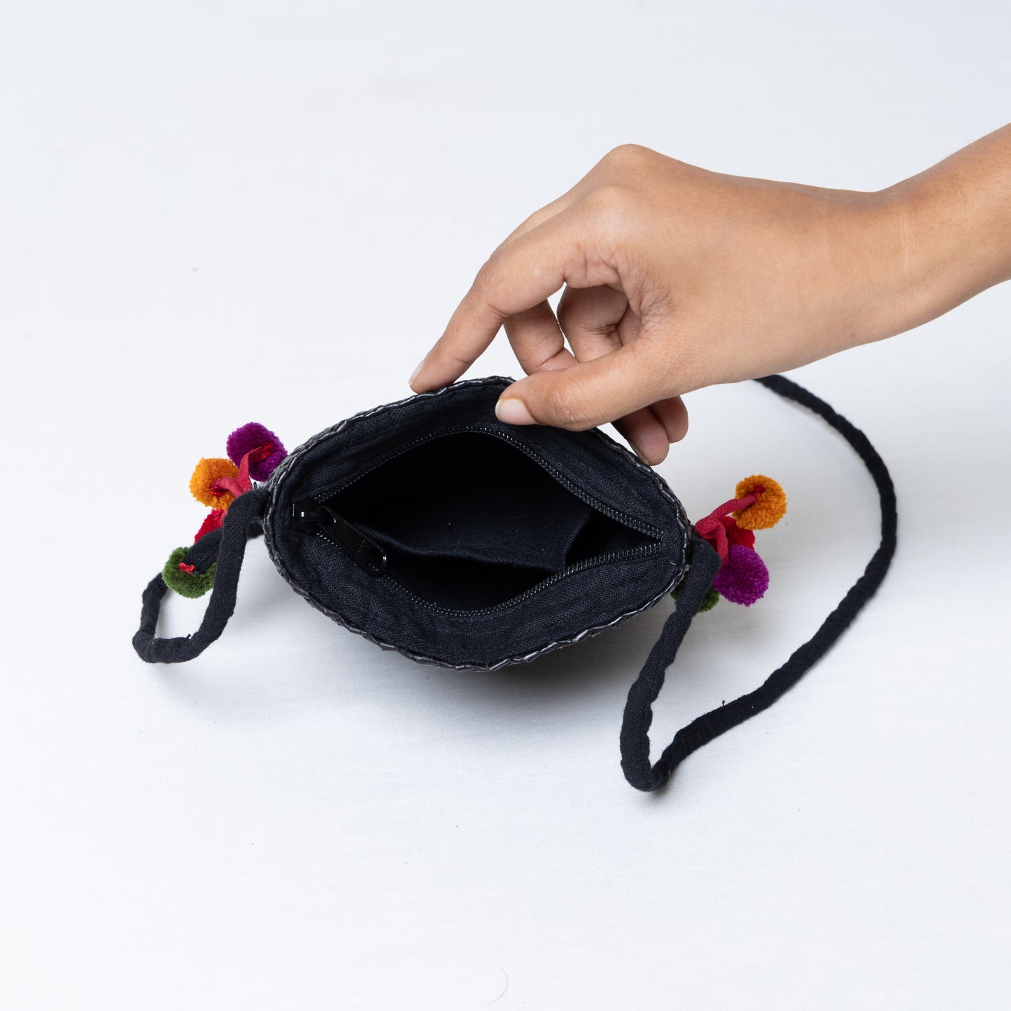 Pompom Black 8"