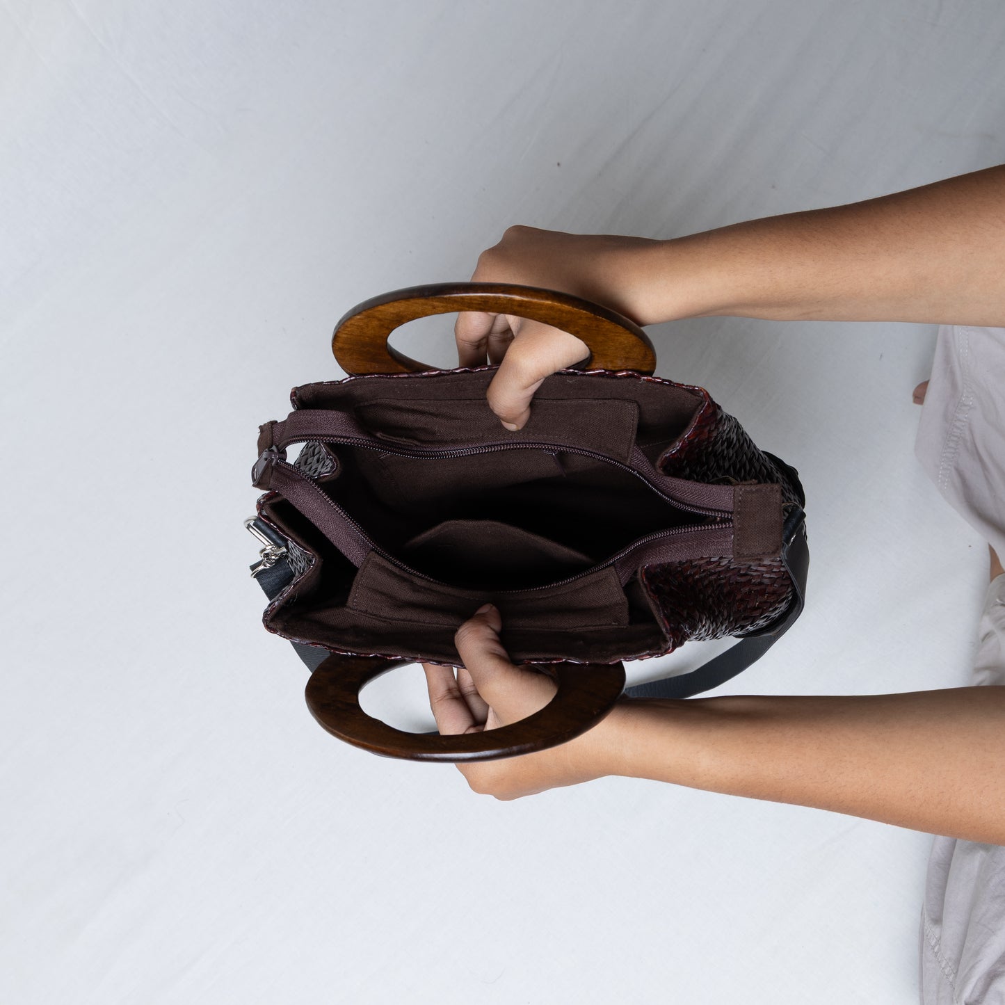 Aura Weave Bag - Mahogany