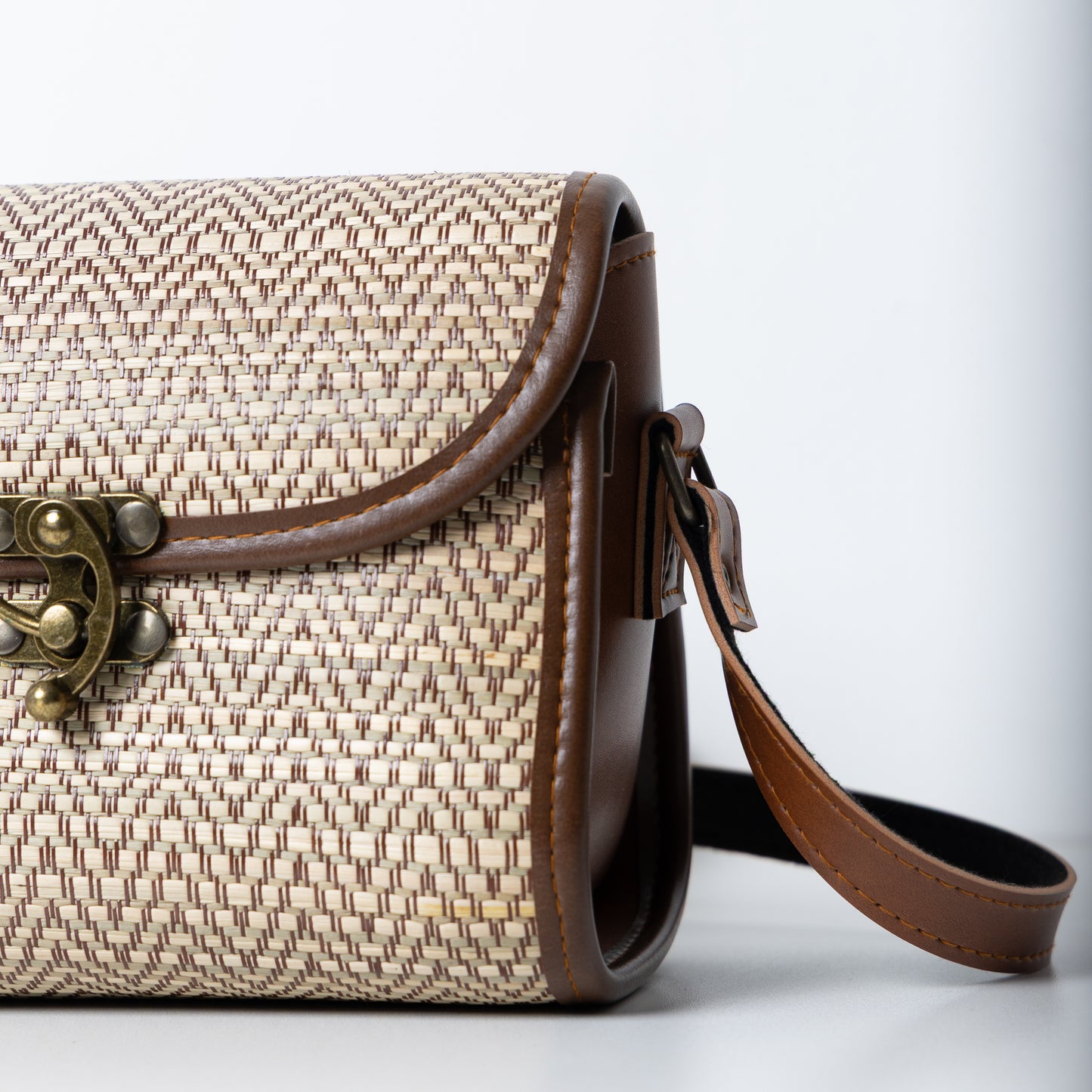 Compact Companion (Sand Tone)