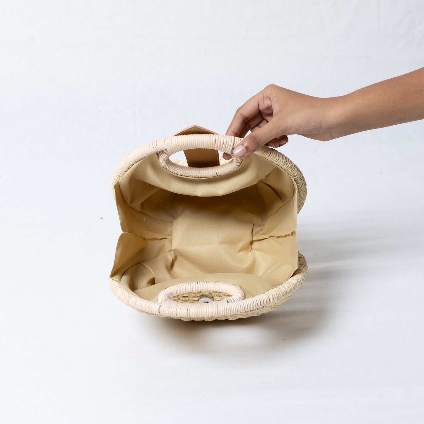 Women Nest Straw Bag - Cream