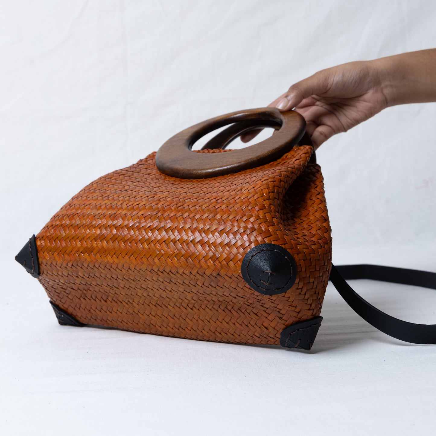 Aura Weave Bag - Tan