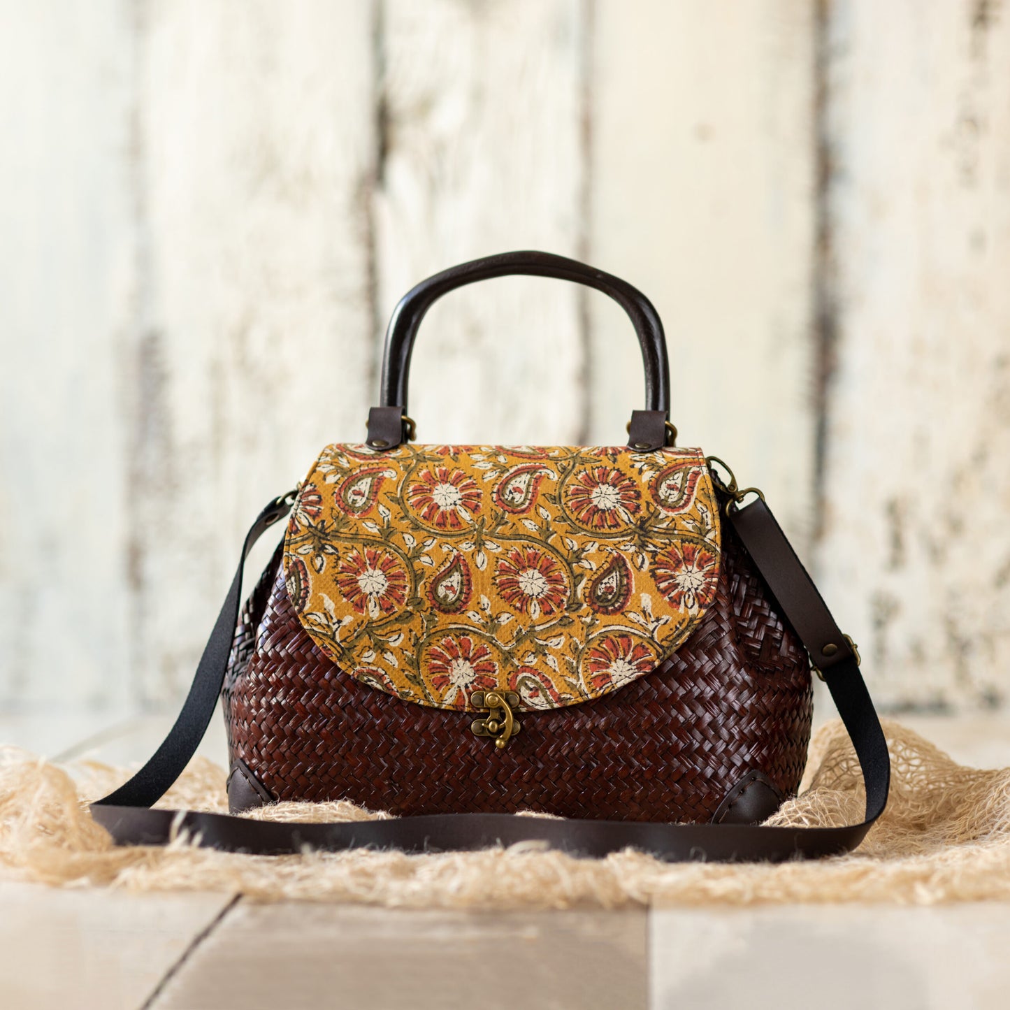 Graceful kalamkari wovenbag