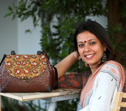 Graceful kalamkari wovenbag