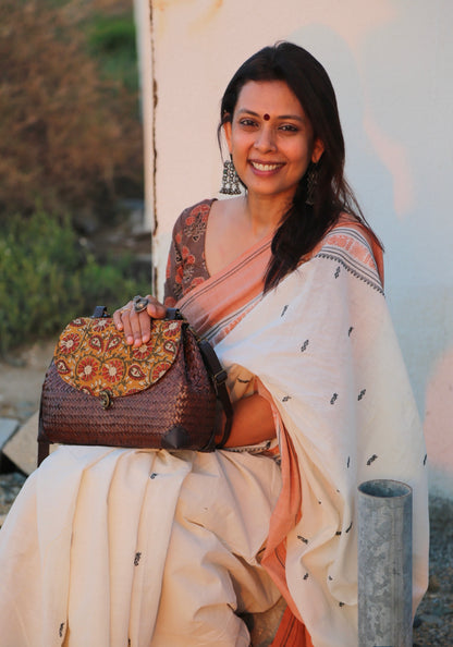 Graceful kalamkari wovenbag