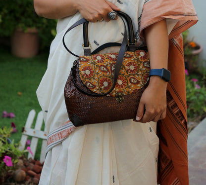 Graceful kalamkari wovenbag